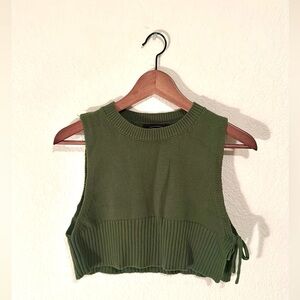 Cider green sweater crop vest Size Small